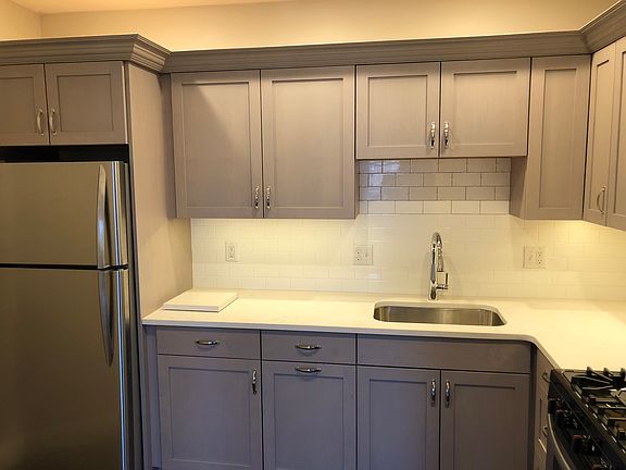 3rd image of 5830 Bartlett St Unit 3R