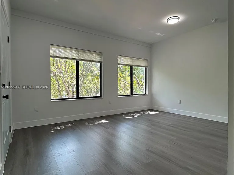 638 SW 21st Ave #4 — Photo 3