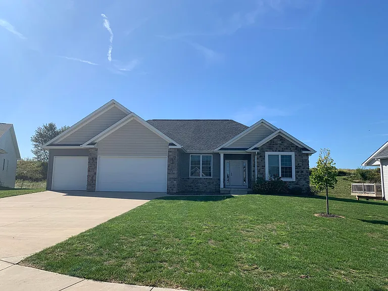 13 Blackstone Ct — Photo 1