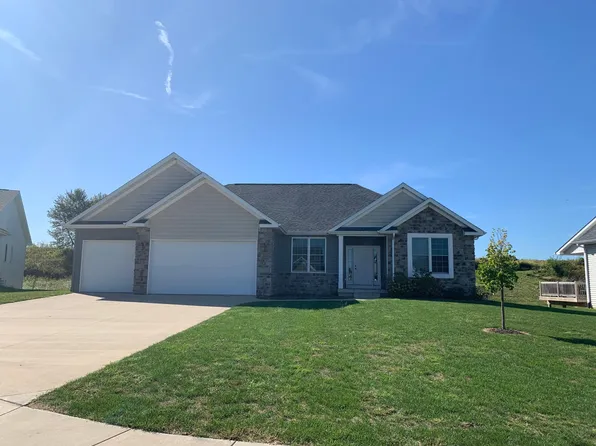 13 Blackstone Ct, Le Claire, IA 52753