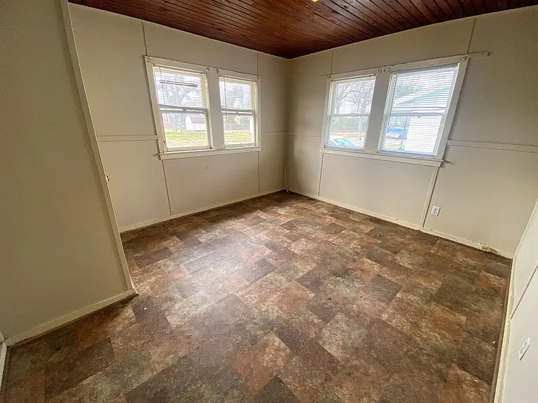 2709 Cline St — Photo 8