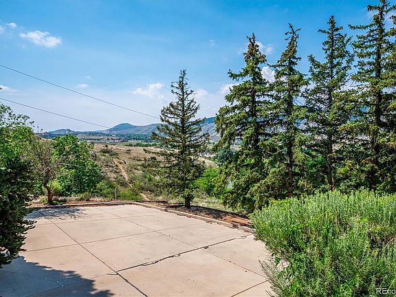 4th image of 210 Lookout View Court