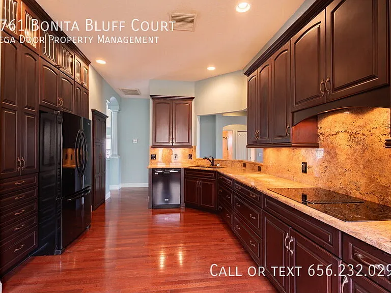 1761 Bonita Bluff Ct — Photo 9