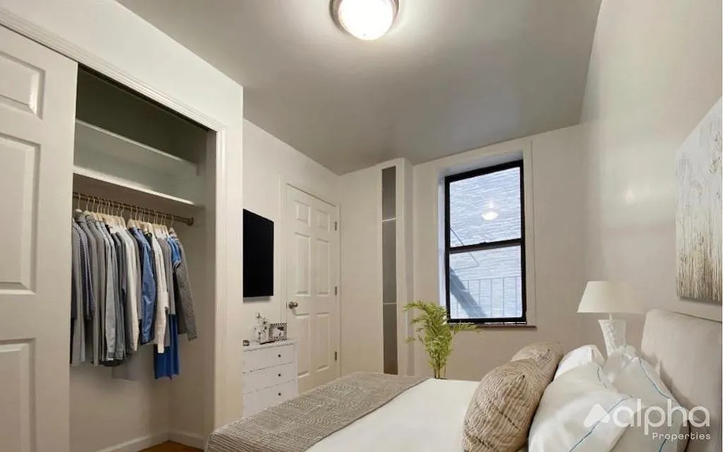 Building Photo - 332 E 95th St #39