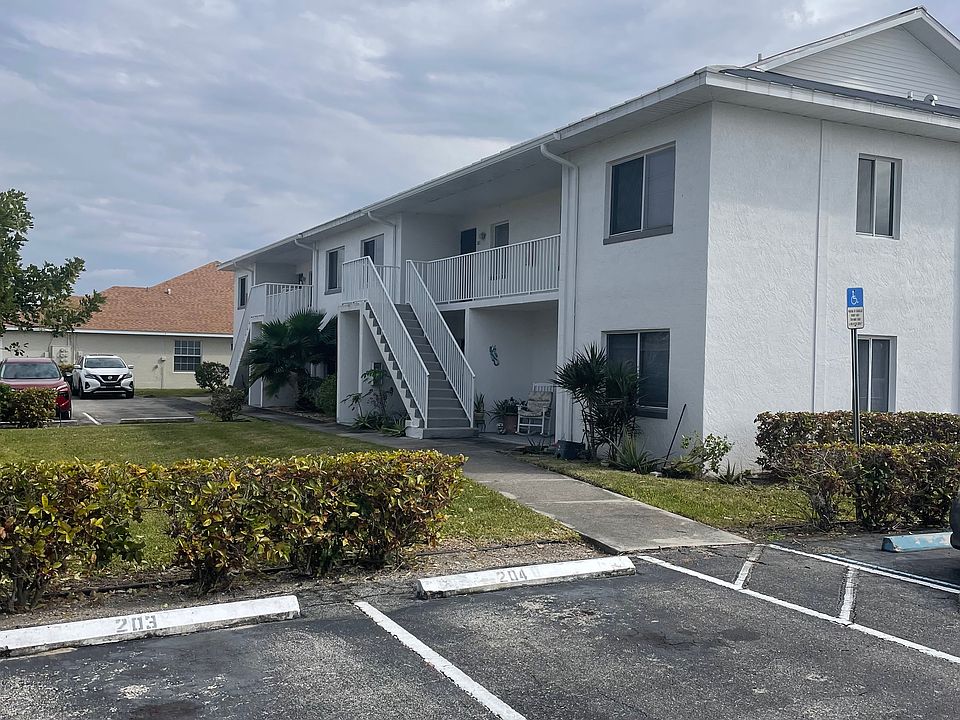 1st image of 1302 SE 40th St APT 203