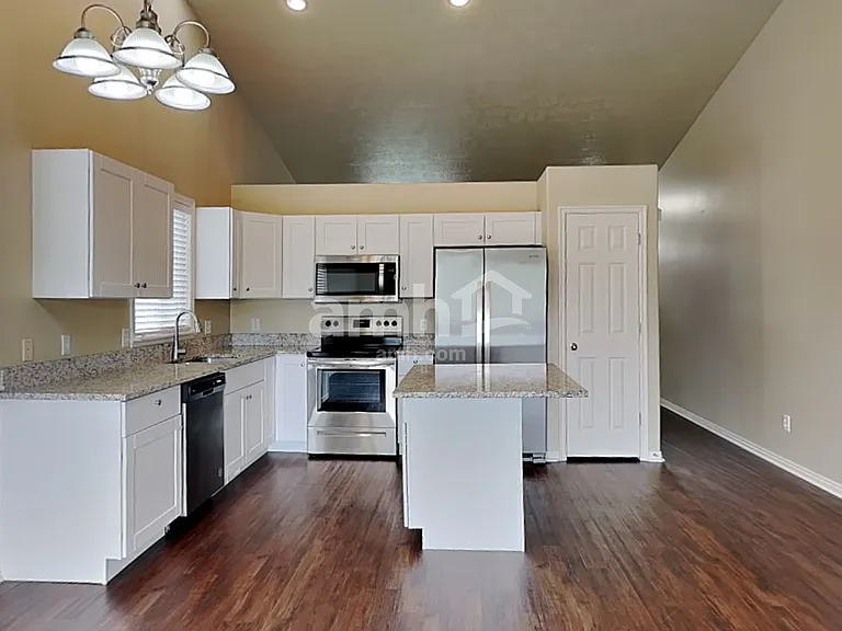 163 Crystal Bay Dr — Photo 3