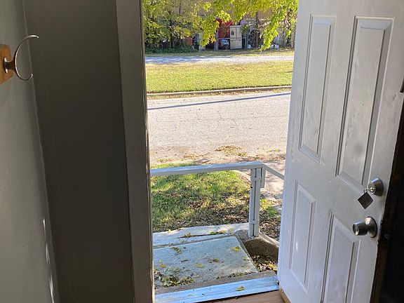 4th image of 1044 E Easton St