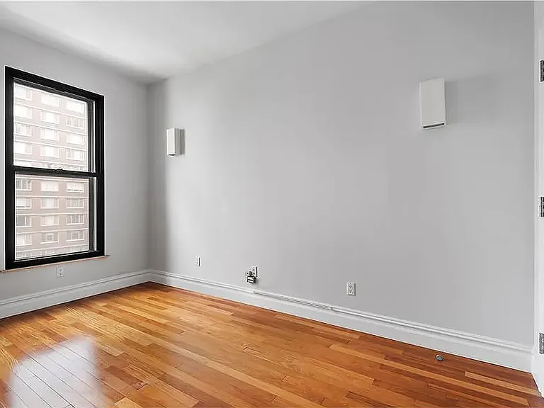 154 W 70th St #4E — Photo 7