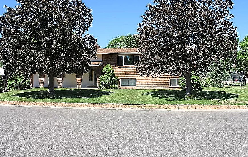 2nd image of 619 Glacier Dr