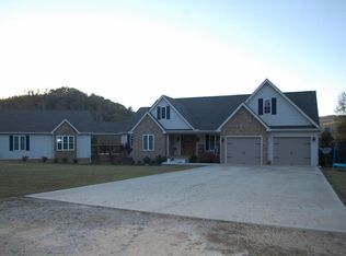 403 Sharpes Woods Rd, Pineville, KY 40977