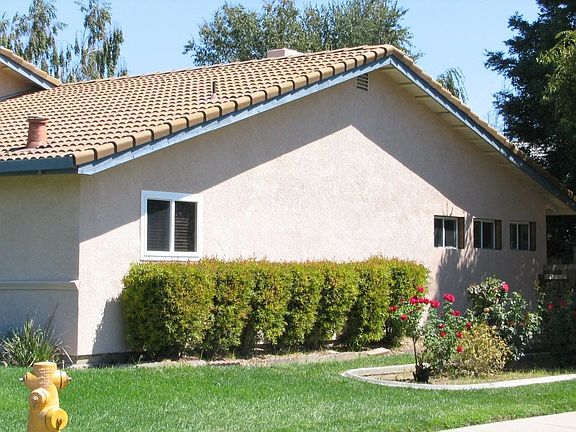 Sideview including enclosed patio.