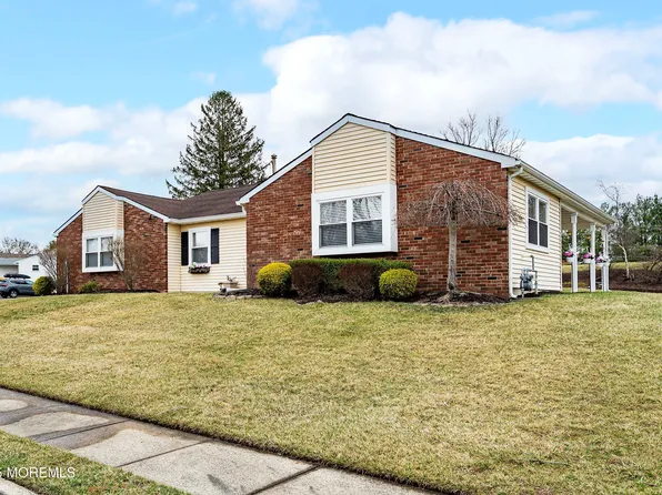 27 Suffolk Way, Marlboro, NJ 07746