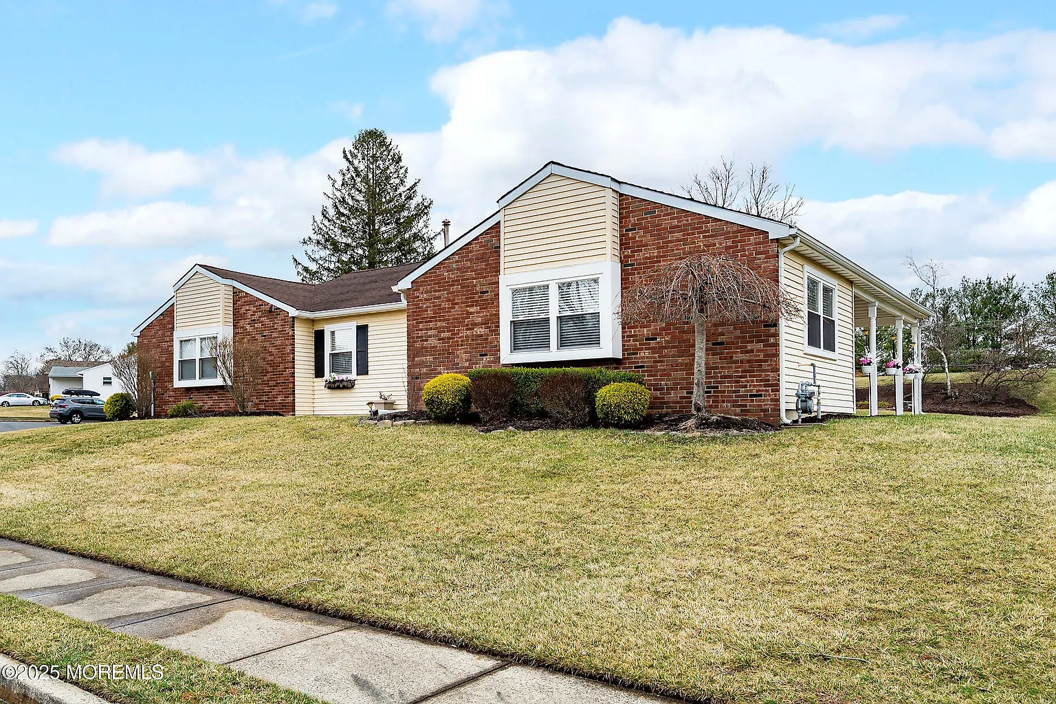 27 Suffolk Way photo 1