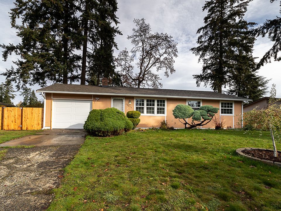 1st image of 19417 Crescent Dr E