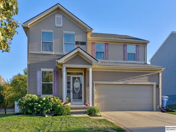15509 Knudsen Cir, Bennington, NE 68007