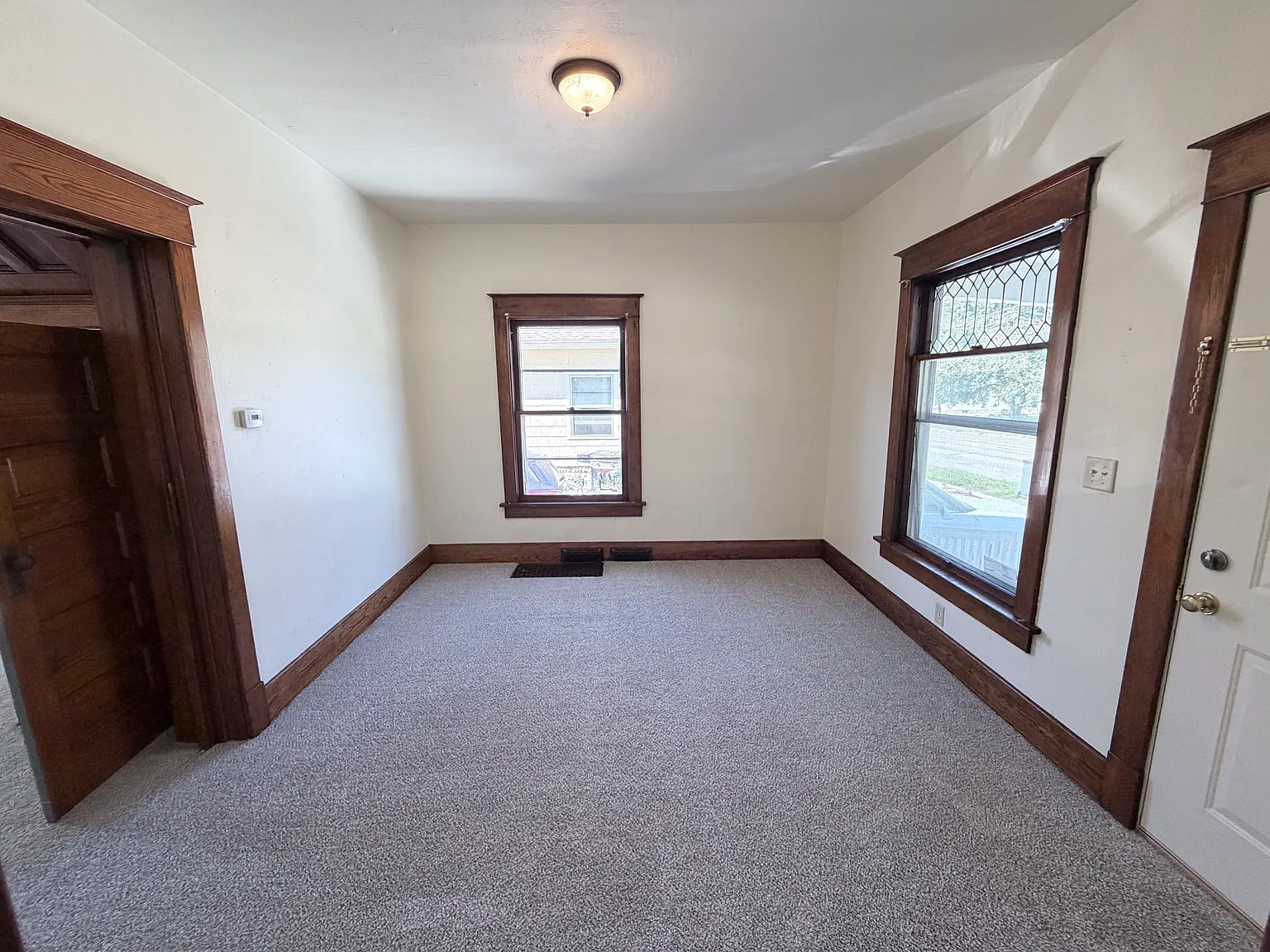 3 bed, 1.5 bath, 1099 sqft, $1,550 — Photo 2