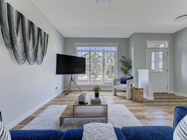 9823 227th St NW, Edmonton, AB T5T 7T9