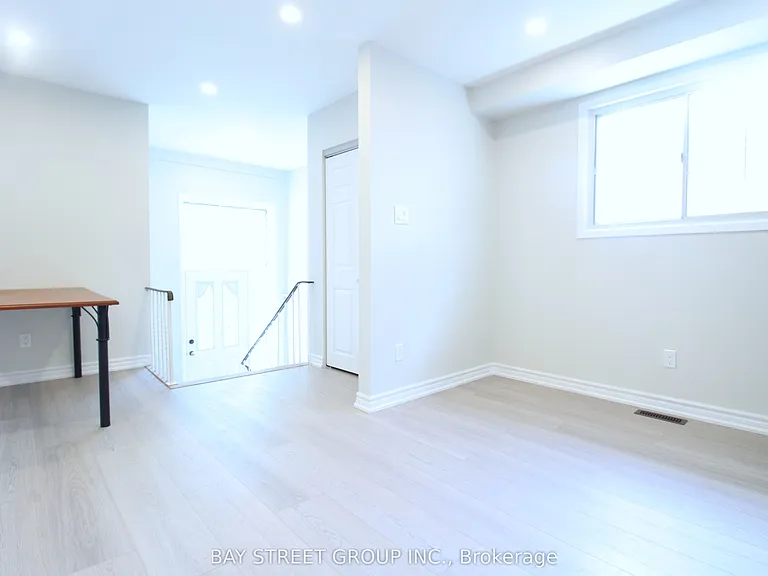 117 Pindar Cres #MAIN FLOOR — Photo 18