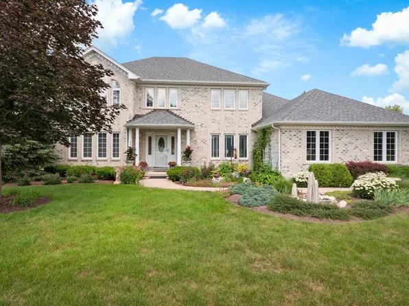 877 Elm St, Sugar Grove, IL 60554