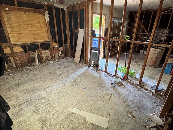 4th image of 4474 Moler St