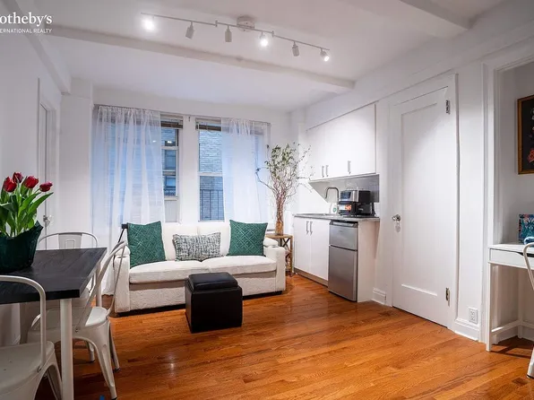 321 E 43rd St APT 507, New York, NY 10017