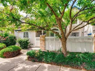 945 S Evanston Cir, Aurora, CO 80012