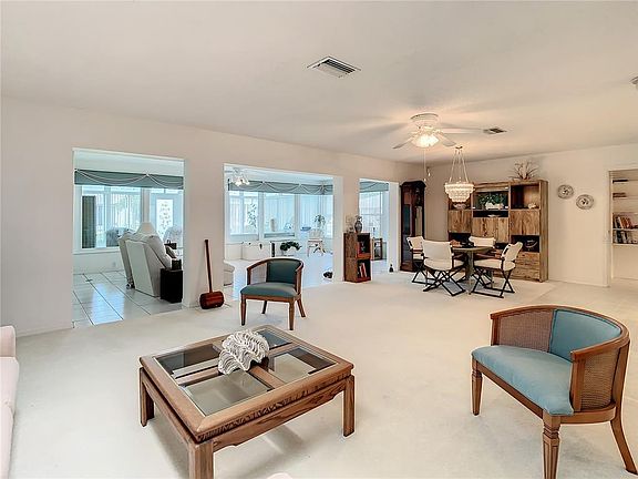 3rd image of 333 Club Manor Dr