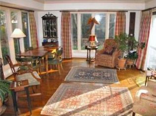 6047 Reinhardt Dr, Fairway, KS 66205