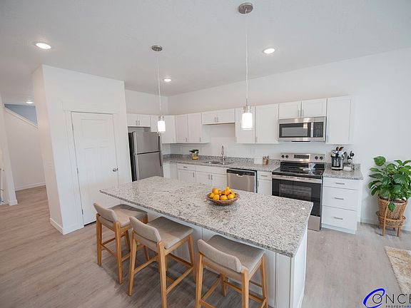 4th image of 643 E 12th St #624