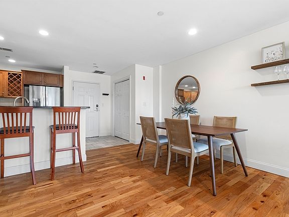 4th image of 120 Wyllis Ave Unit 310