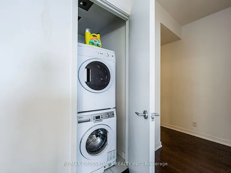12 York St #1104 — Photo 4