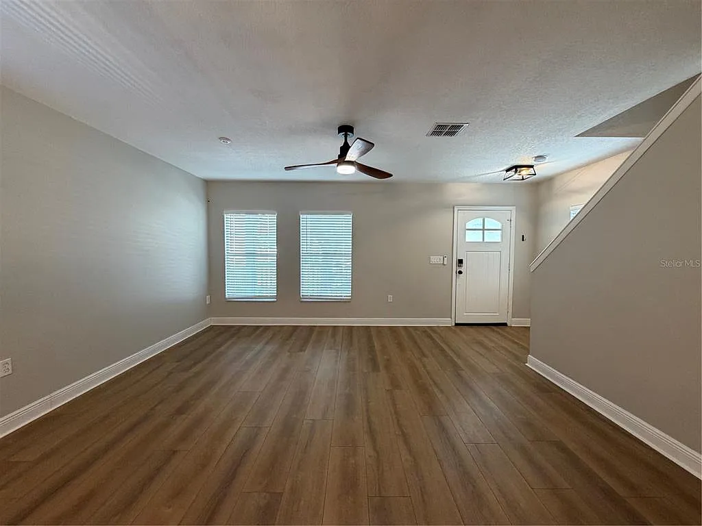3 bed, 2.5 bath, 1498 sqft, $3,600 — Photo 3