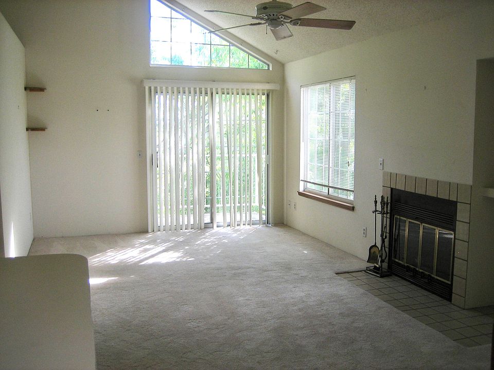 2nd image of 13884 E Lehigh Ave APT D