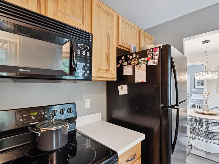 9065 Elmhurst Ave — Photo 7