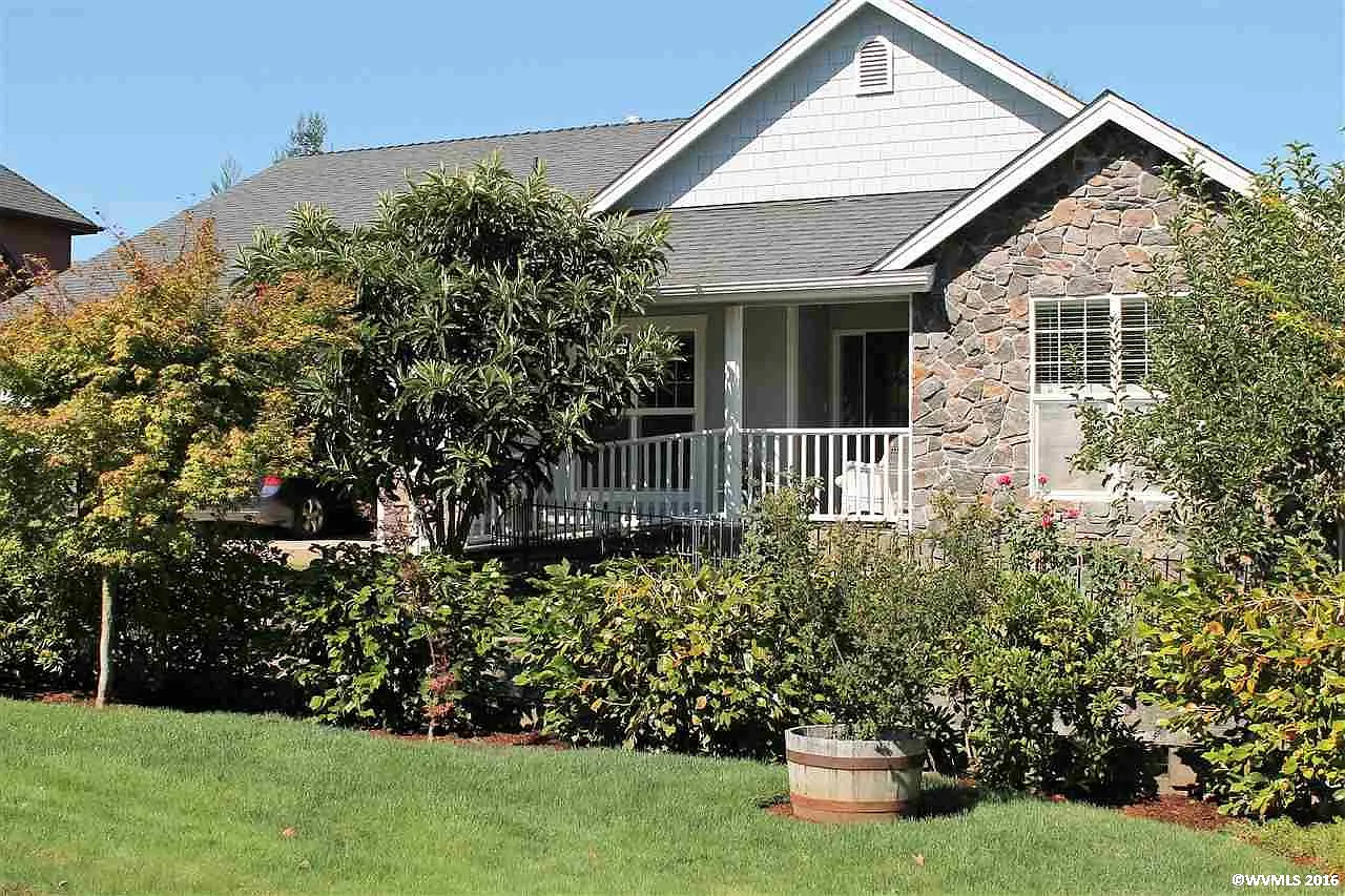 664 NW Jasper St photo 1