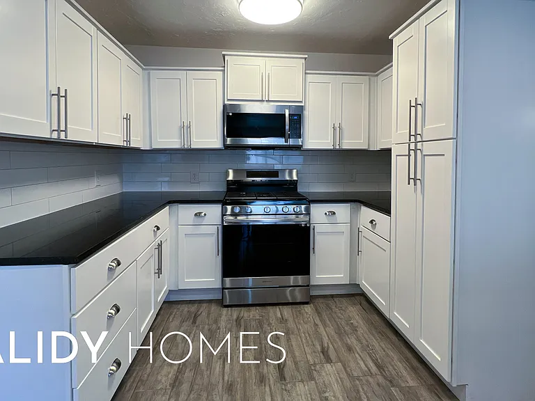 702 Amity Ln — Photo 12