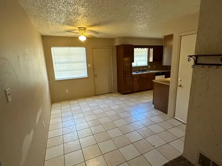 802 Alameda Rd — Photo 4