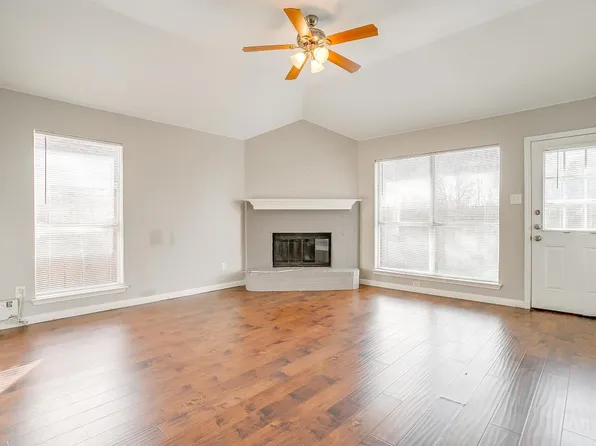 927 Simon Dr, Cedar Hill, TX 75104