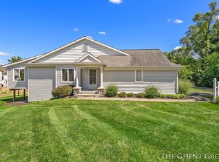 259 S Shoreside Dr SE, Grand Rapids, MI 49548