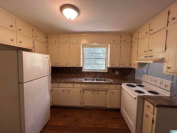 3rd image of 4508 Maple Cir