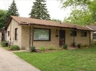 464 Clark St, Elgin, IL 60123