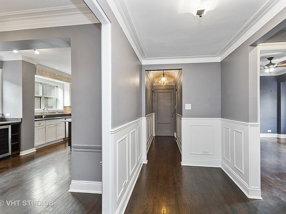 4th image of 431 W Oakdale Ave APT 4B