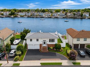 2718 Riverside Dr, Wantagh, NY 11793