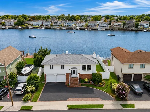 2718 Riverside Drive, Wantagh, NY 11793