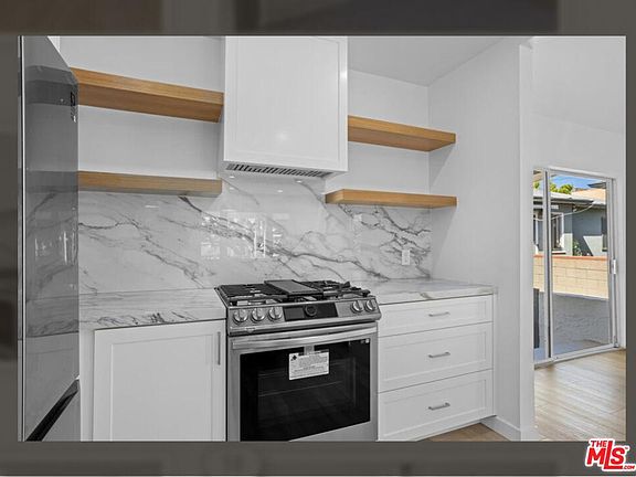 3rd image of 2218A 24th St