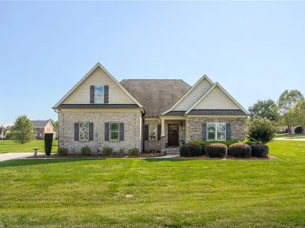 104 Wyatt Dr, Advance, NC 27006