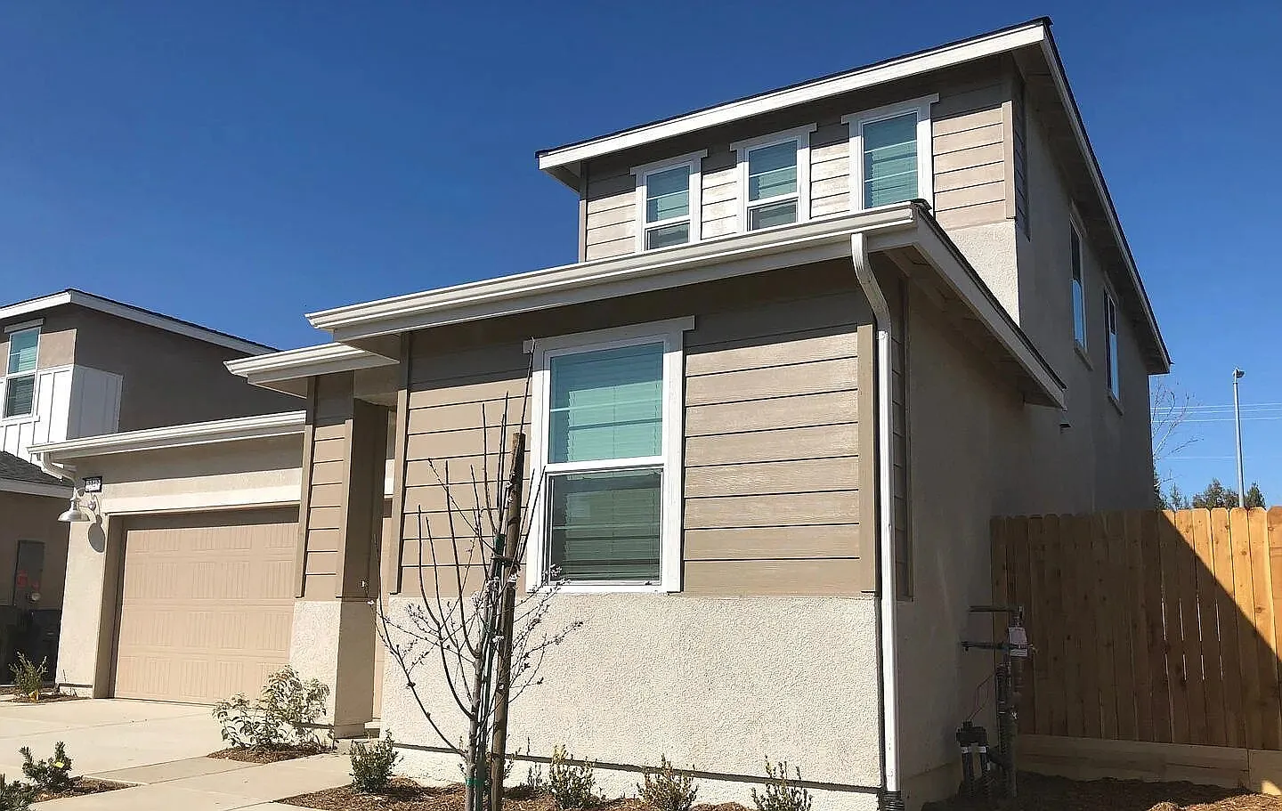 4 bed, 3.0 bath, 2102 sqft, $2,300 — Photo 1