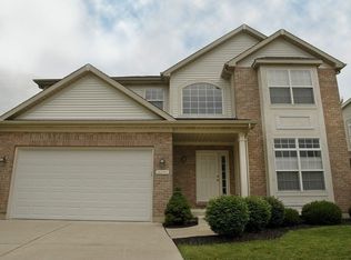 18245 W Banbury Dr, Gurnee, IL 60031