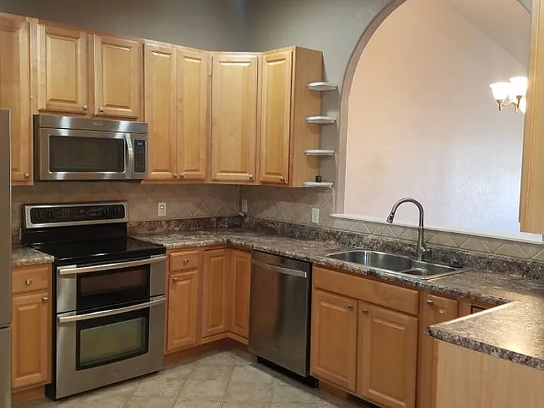 6508 Wellington Dr — Photo 2