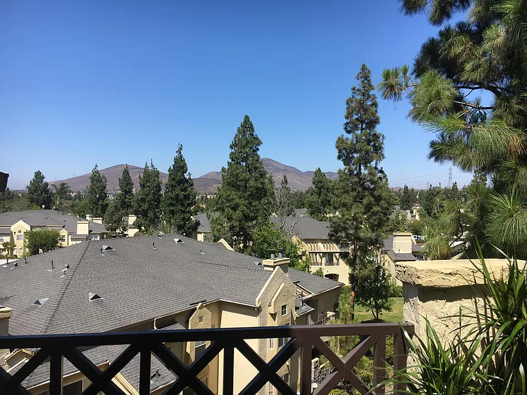 2039 Lakeridge Cir #304 — Photo 9